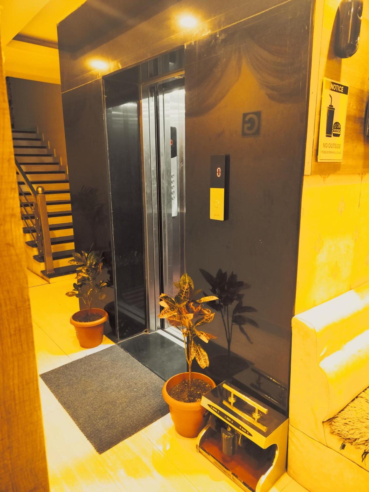 Hotel R K Palace Bhopal Exterior foto